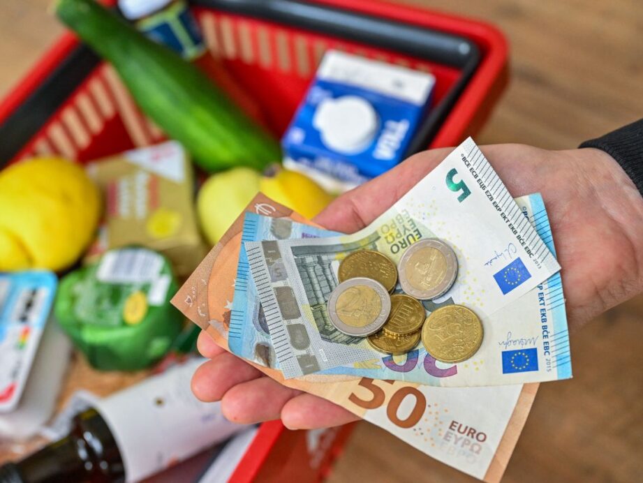 L'inflation ralentit légèrement en juin dans la zone euro, et s'établit à 2,5% sur un an
          Depuis octobre 2022, la hausse des prix à la consommation dans la zone euro a été divisée par quatre.